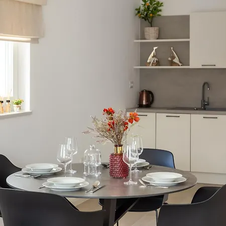 Tt - Apartments With Private Parking Promajna Exterior photo