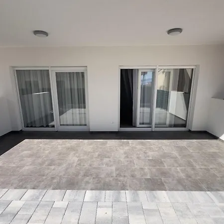 Tt - Apartments With Private Parking Promajna Exterior photo