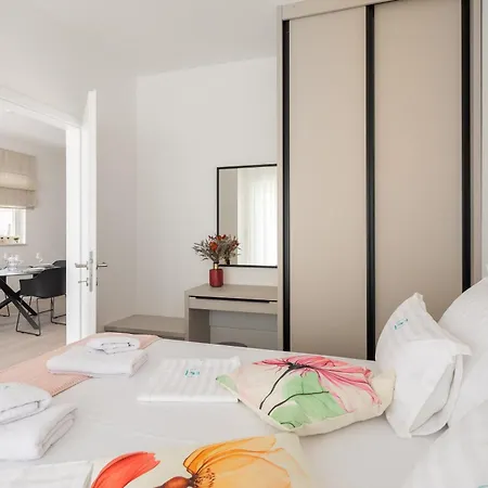 Tt - Apartments With Private Parking Promajna Exterior photo