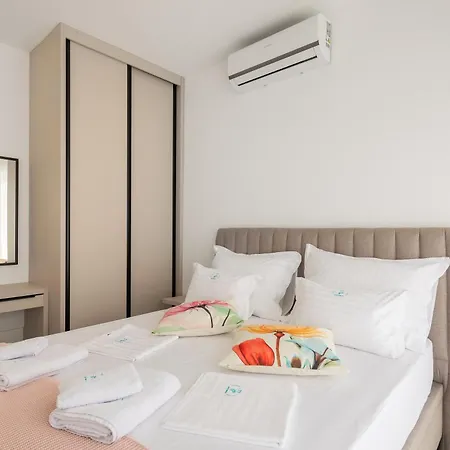 Tt - Apartments With Private Parking Promajna Exterior photo