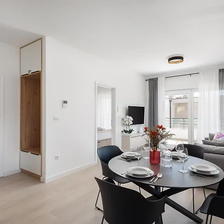 Tt - Apartments With Private Parking Promajna Exterior photo