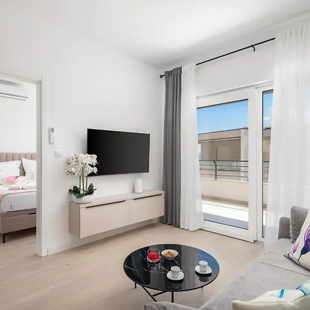 Tt - Apartments With Private Parking Promajna Exterior photo