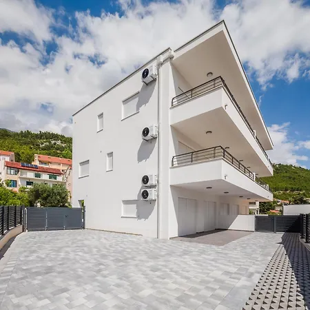 Tt - Apartments With Private Parking Promajna Exterior photo
