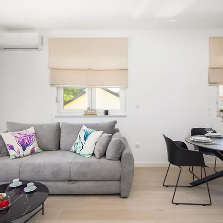Tt - Apartments With Private Parking Promajna Exterior photo