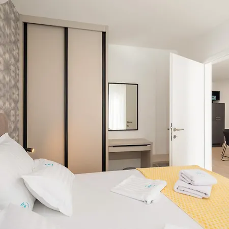 Tt - Apartments With Private Parking Promajna Exterior photo
