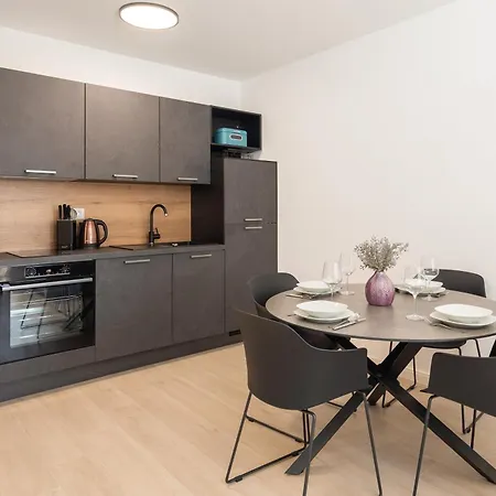 Tt - Apartments With Private Parking Promajna Exterior photo