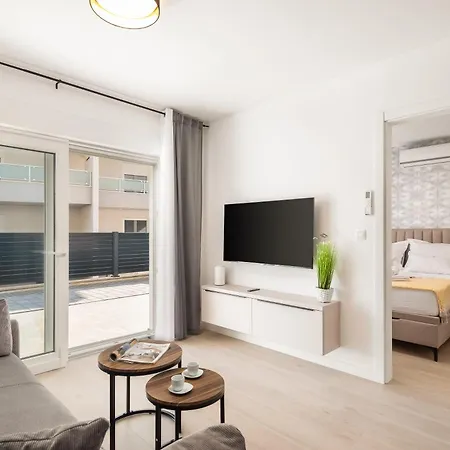 Tt - Apartments With Private Parking Promajna Exterior photo
