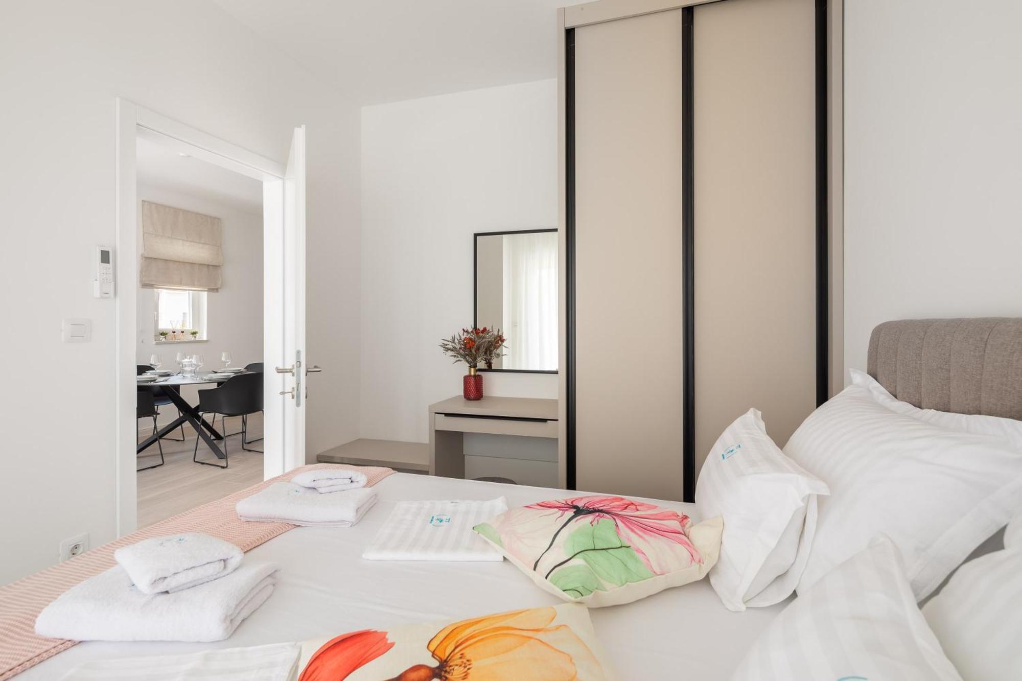 Apartment Tt - With Private Parking *