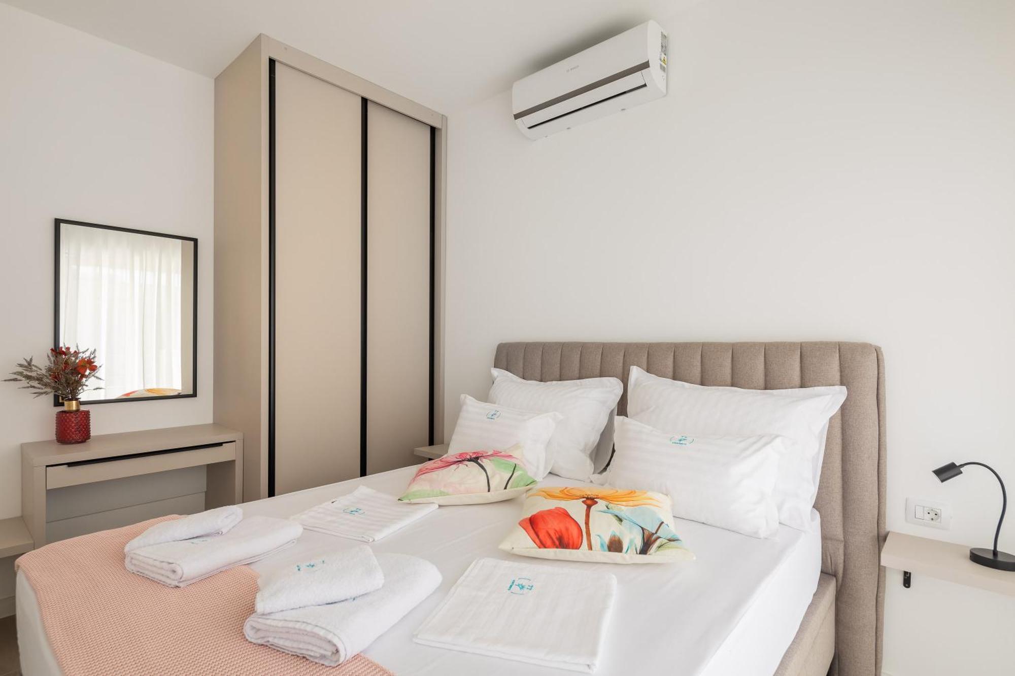 Tt - With Private Parking Apartment