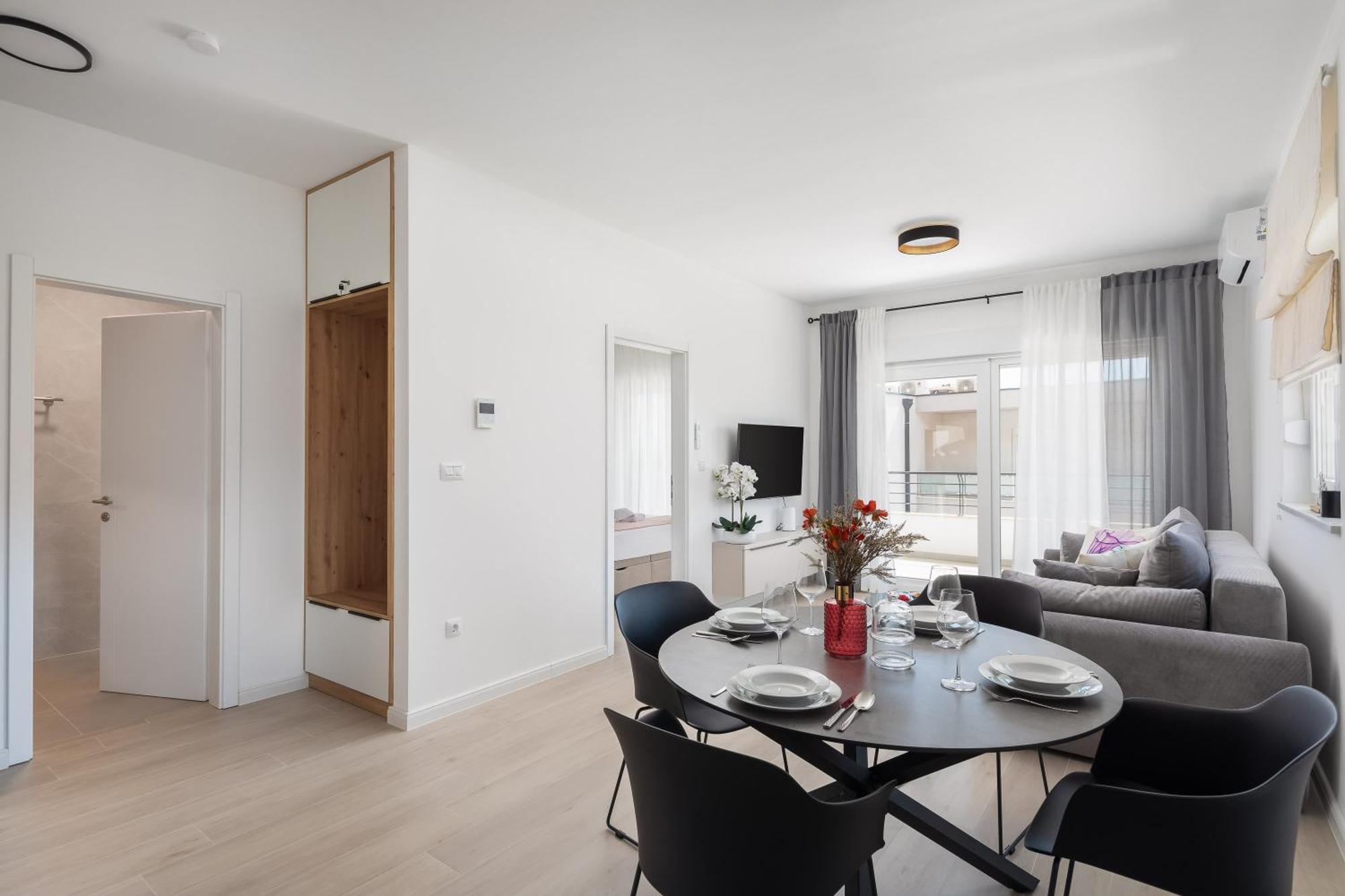 Tt - With Private Parking Apartment *