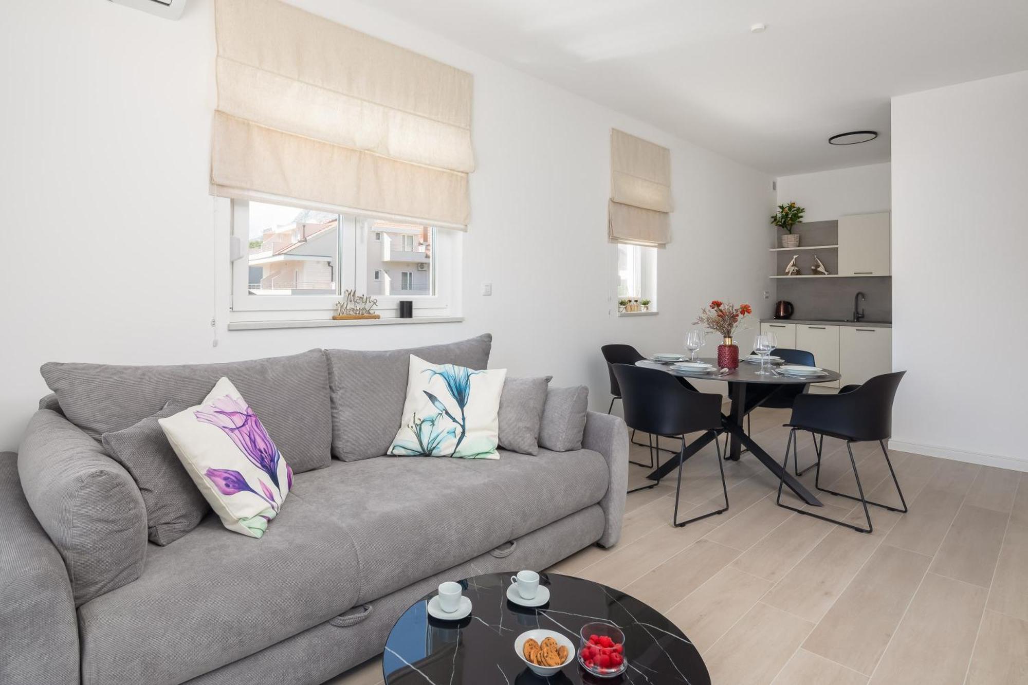 Apartment Tt - With Private Parking *