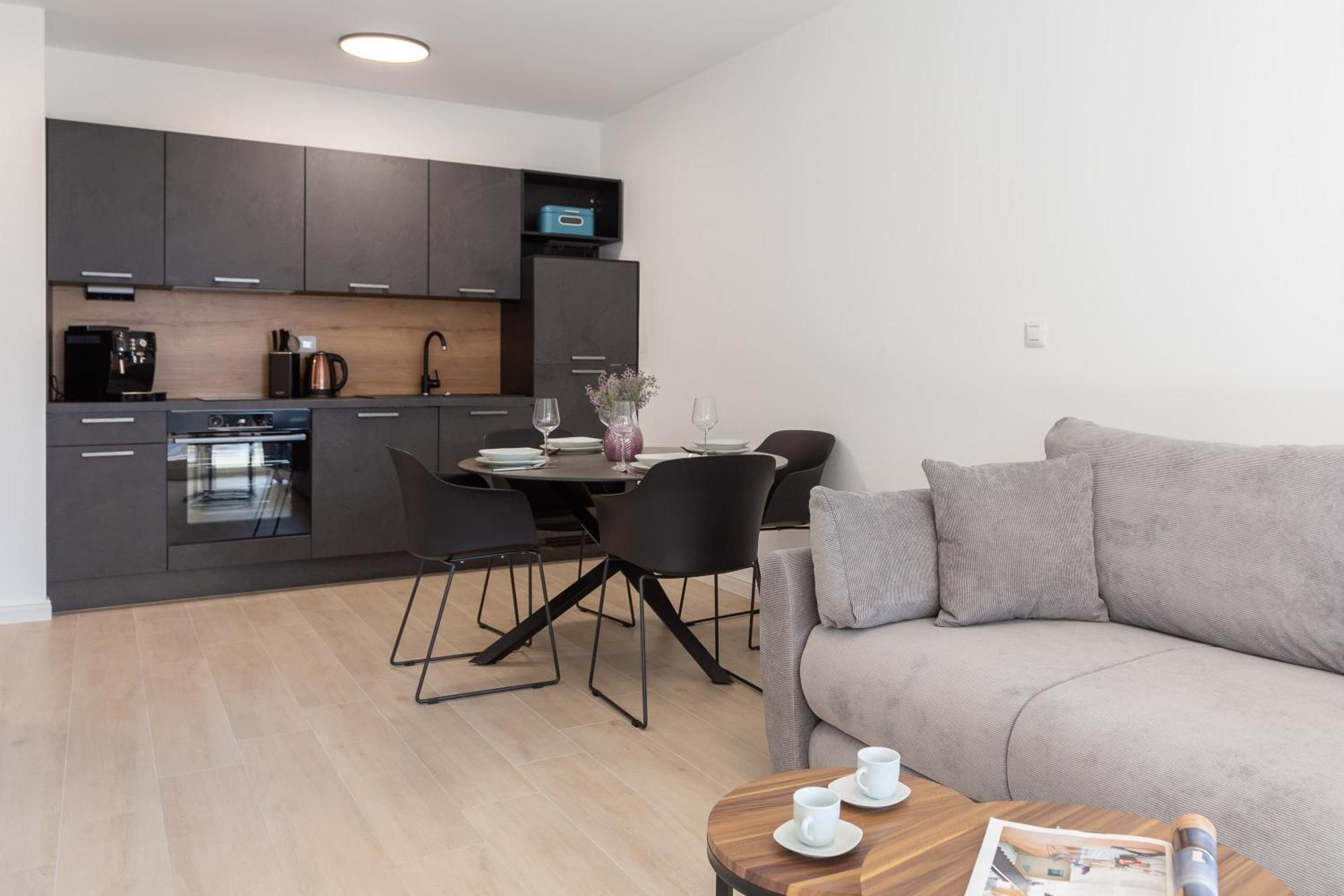 Apartment Tt - With Private Parking *