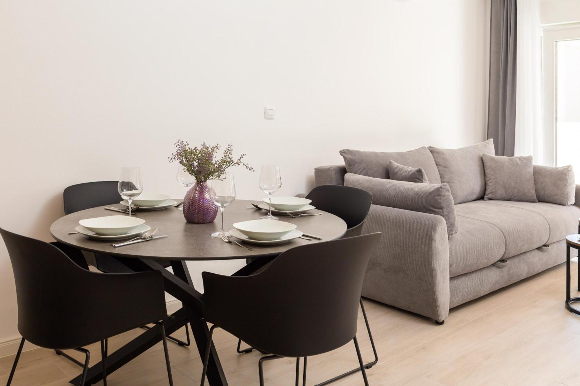 Apartment Tt - With Private Parking Promajna
