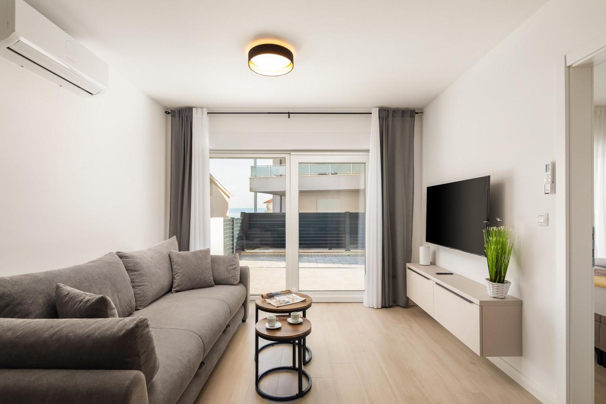 Apartment Tt - With Private Parking *