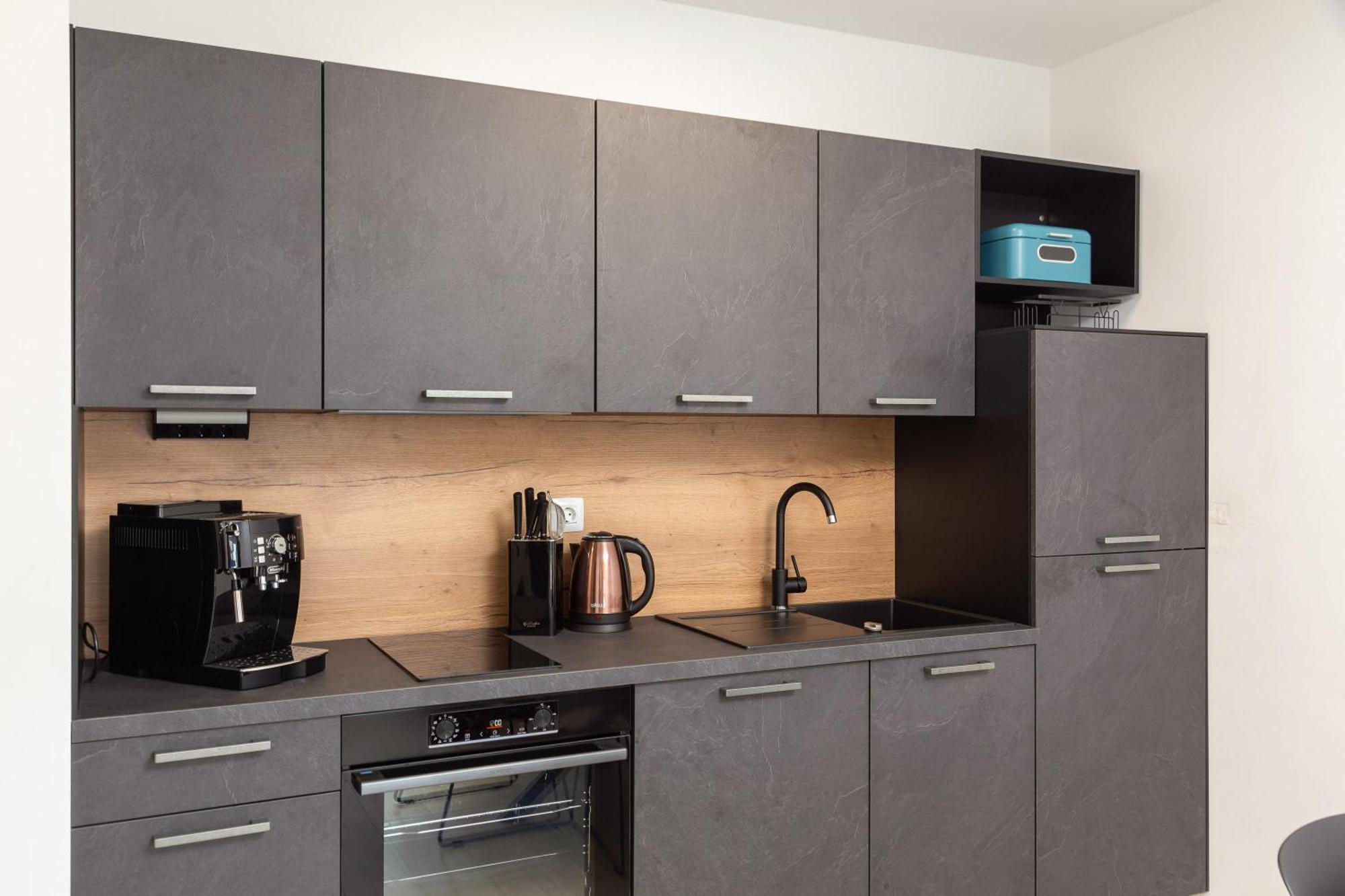 Tt - With Private Parking Apartment *