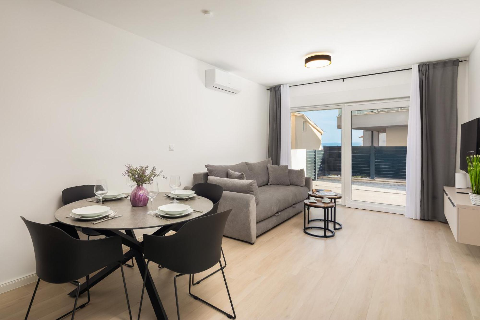 Apartment Tt - With Private Parking *