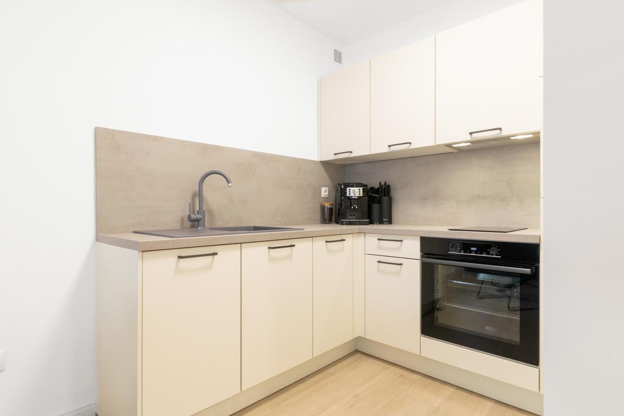 Tt - With Private Parking Apartment *