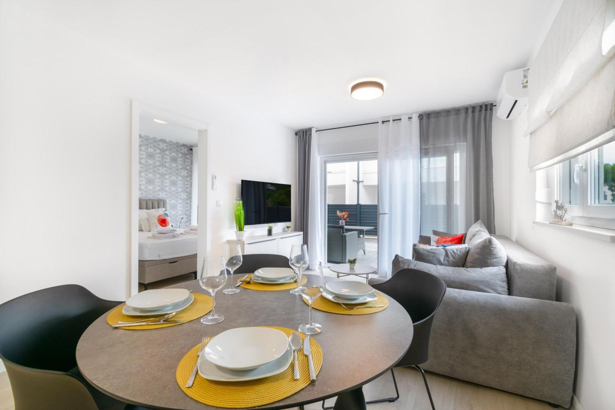 Tt - With Private Parking Apartment