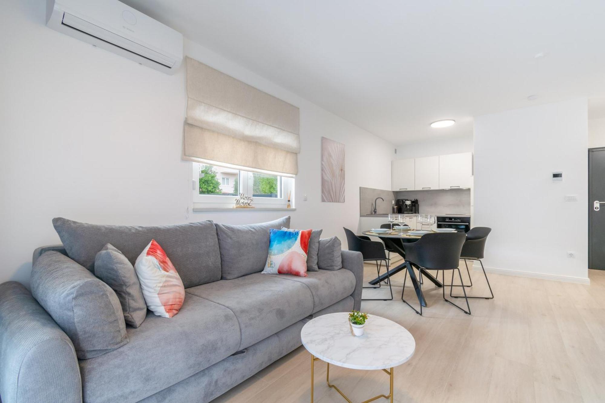 Apartment Tt - With Private Parking *